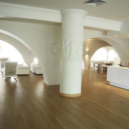Golden Arches Otel 3*
